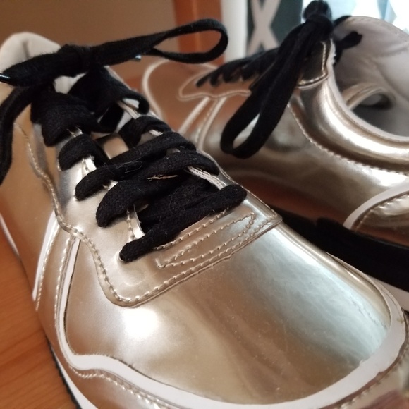 Shoes - Picture 2 of 4